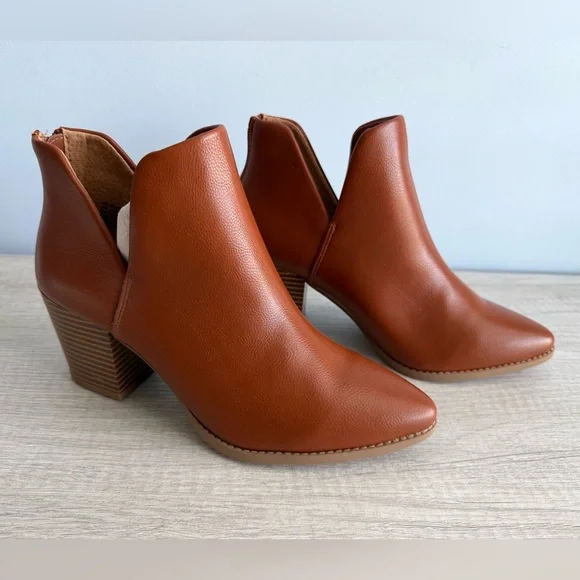 Sun + Stone Women's Cognac Elizaa Notched Pointed Toe Dress Booties Size 7W - Picture 1 of 11